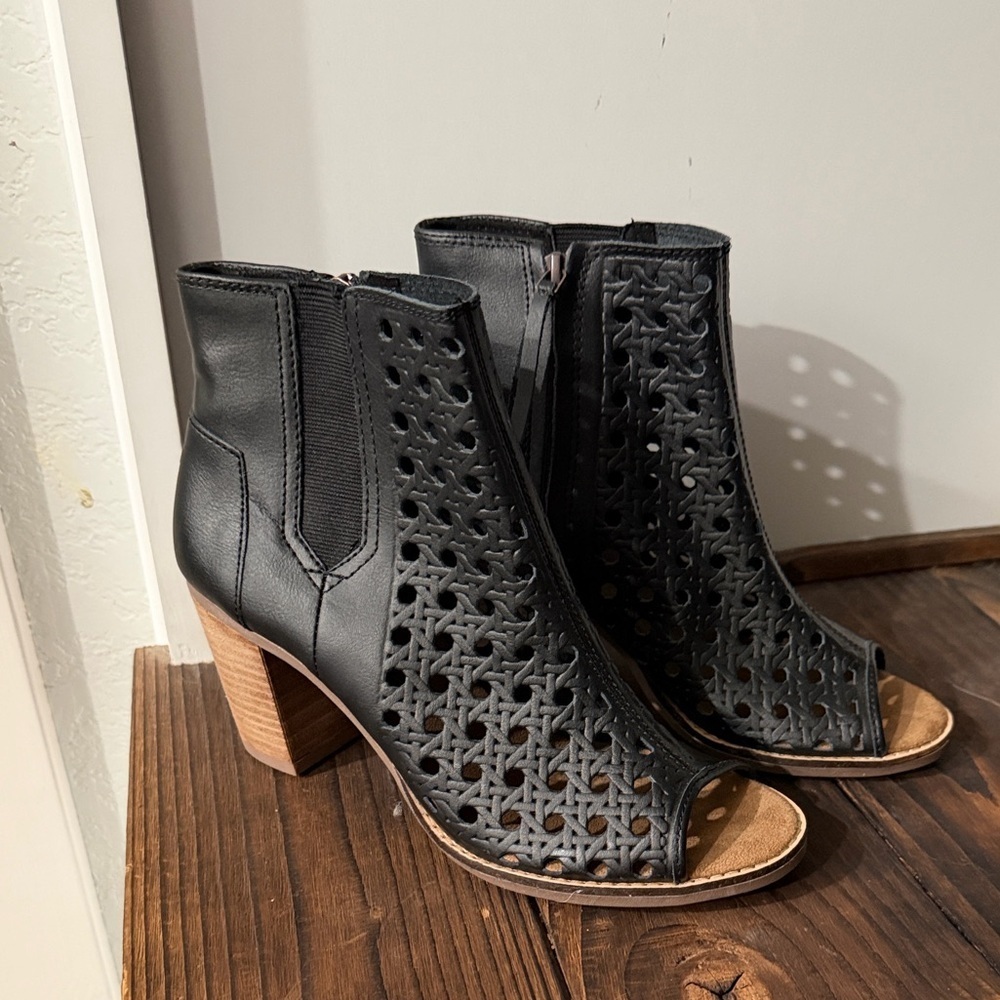 NWT Toms Majorca Perforated Peep toe Ankle Booties - Picture 2 of 7